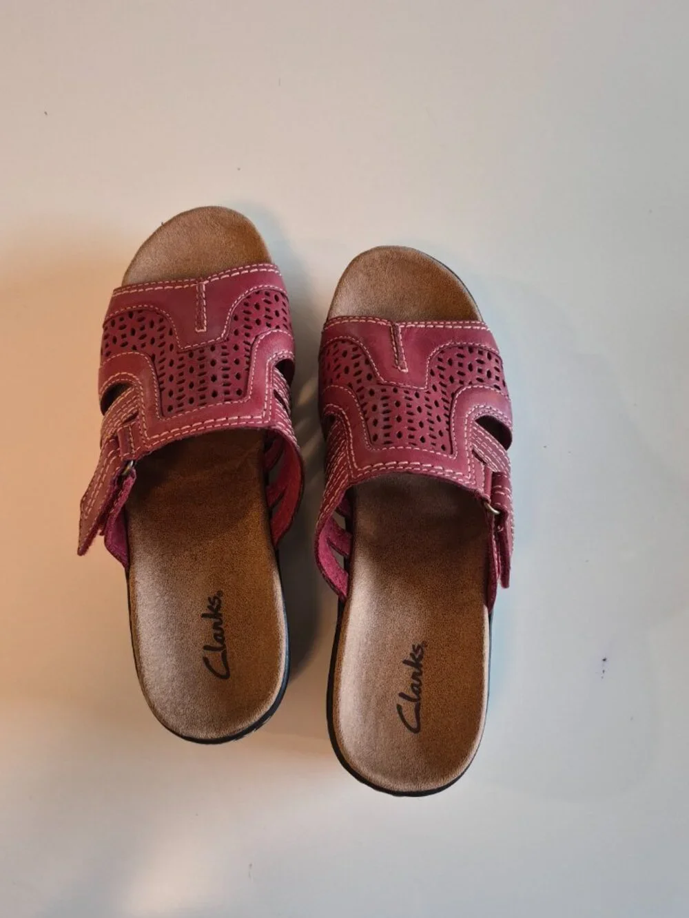 Clarks Women’s 8 Red Leather Wedge Slide Sandals Adjustable Comfort Shoes